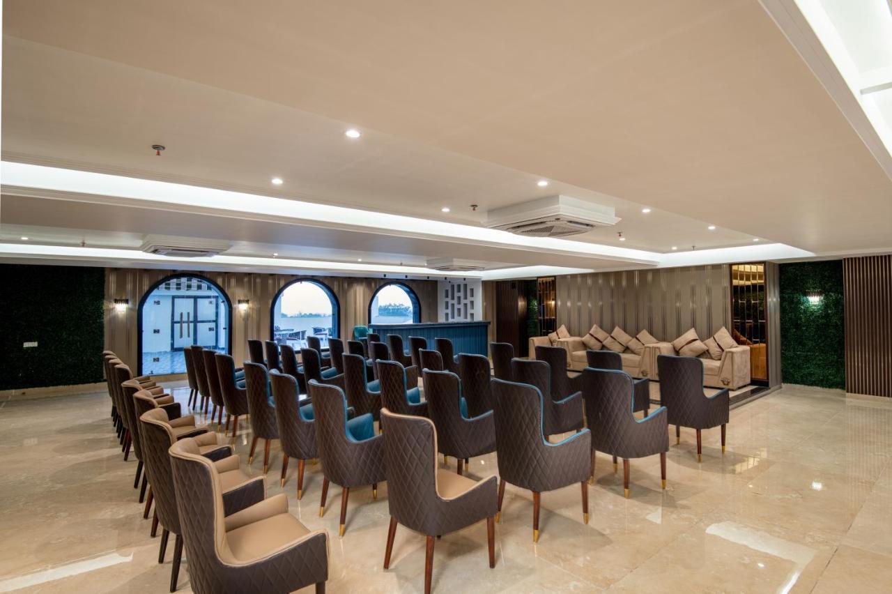 Grand Luxotica By Dls Hotels Dehradun Exterior photo